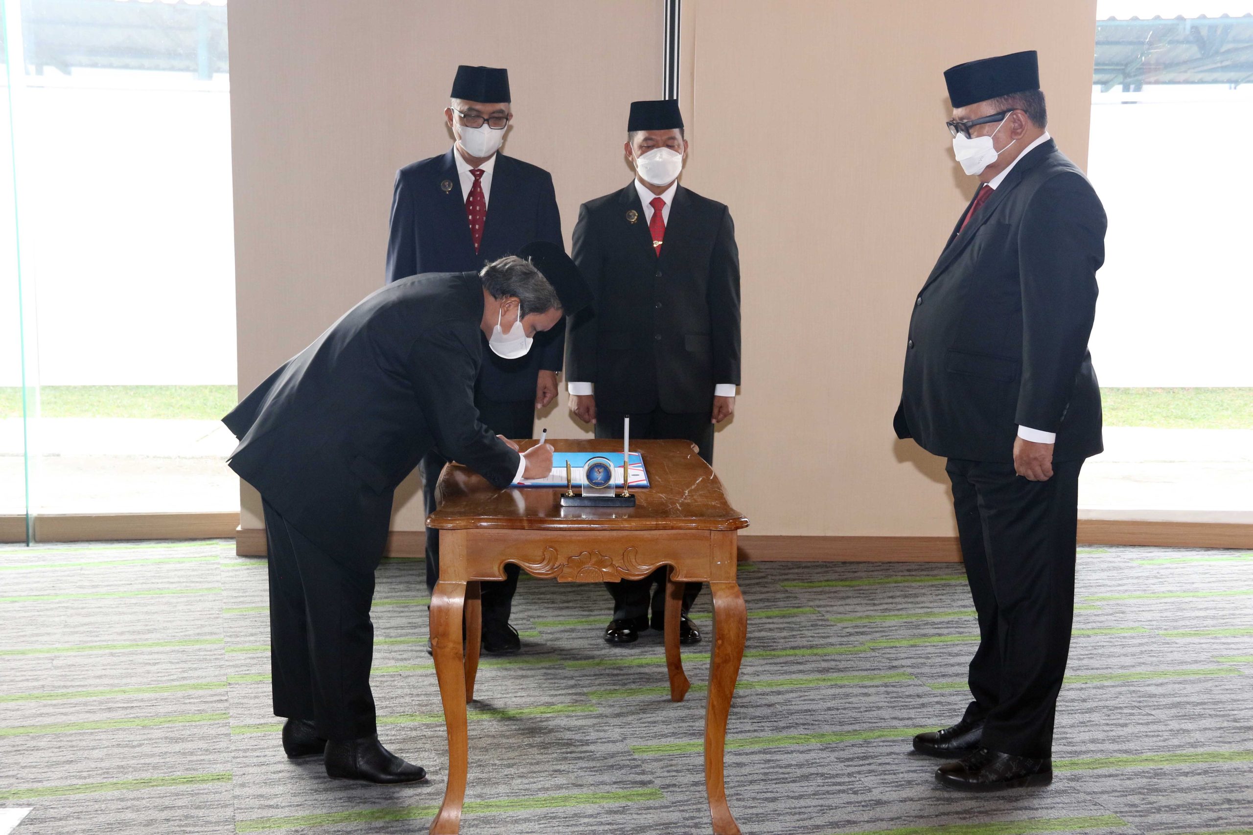 Rus pornosi: saunada tozalovchi